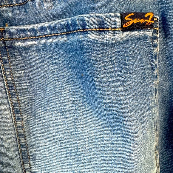 Seven7 women’s 14 distressed & features floral embroidered designs both legs. - Picture 8 of 11